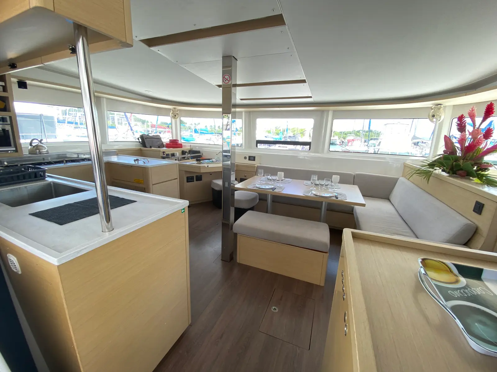 Dare 1, Interior image