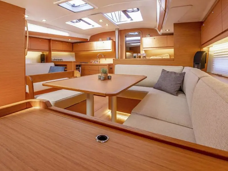 Blue Moon 1, Interior image
