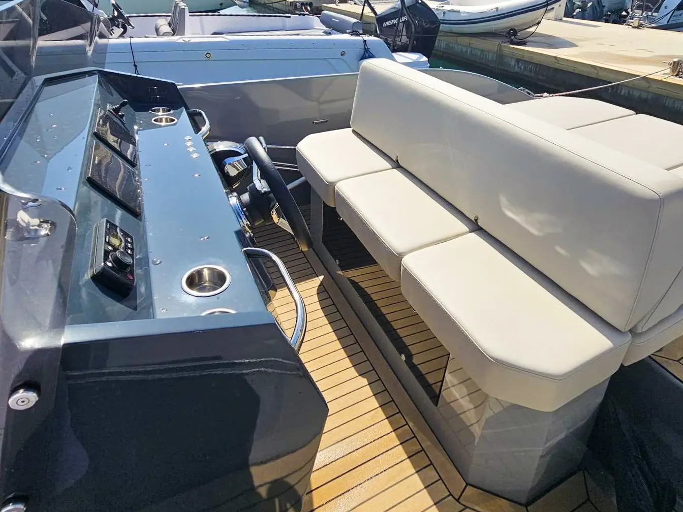 Diva, Interior image
