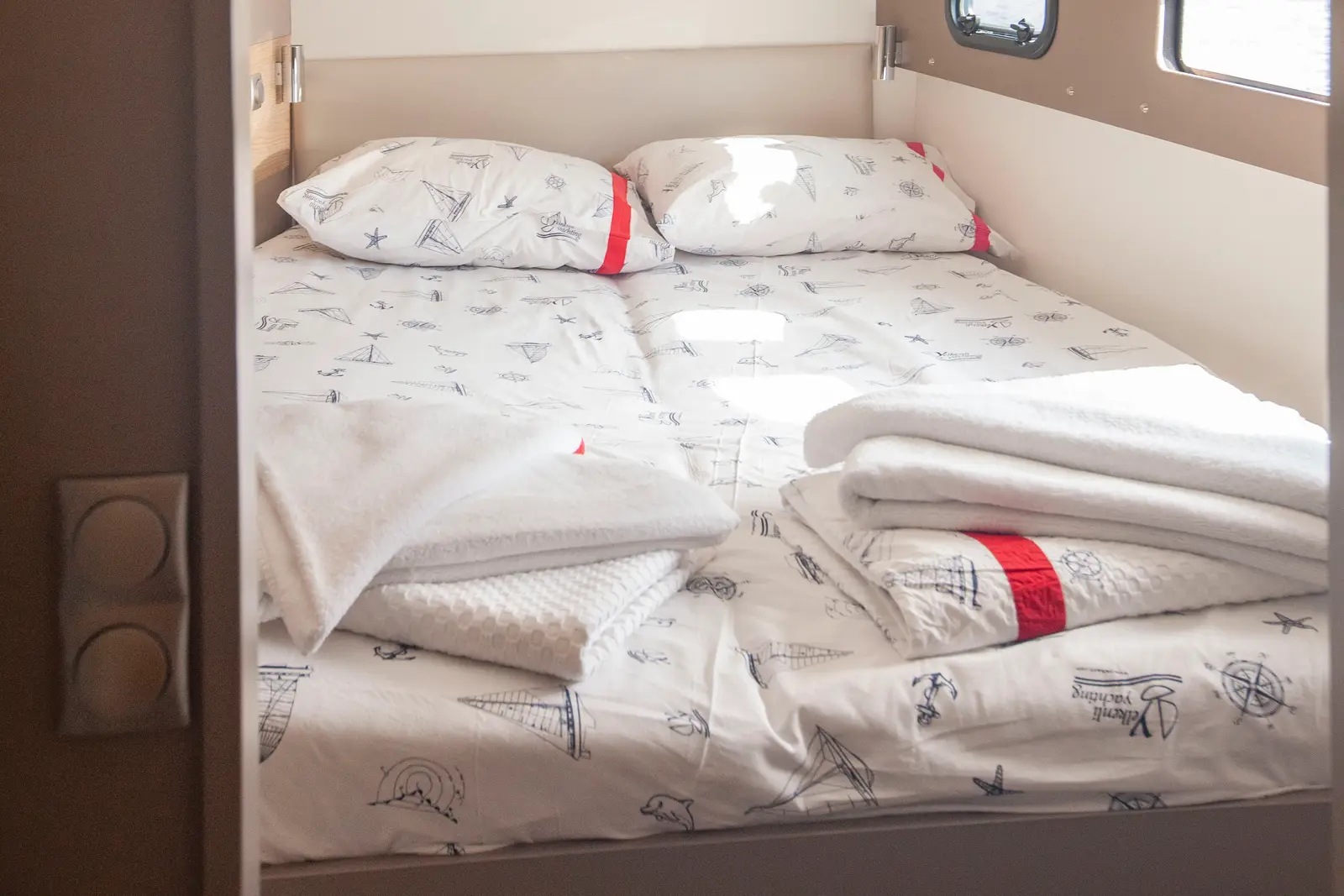 LeAndra, Front Cabin (starboard side)