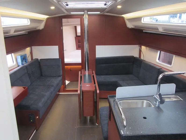 Thirteen, Interior image