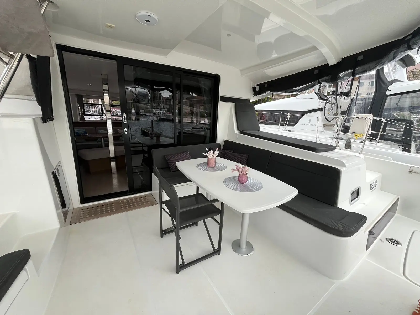 GRAND DELUXE III, photograph 2