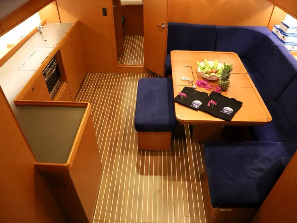 Miber Mars, Interior image