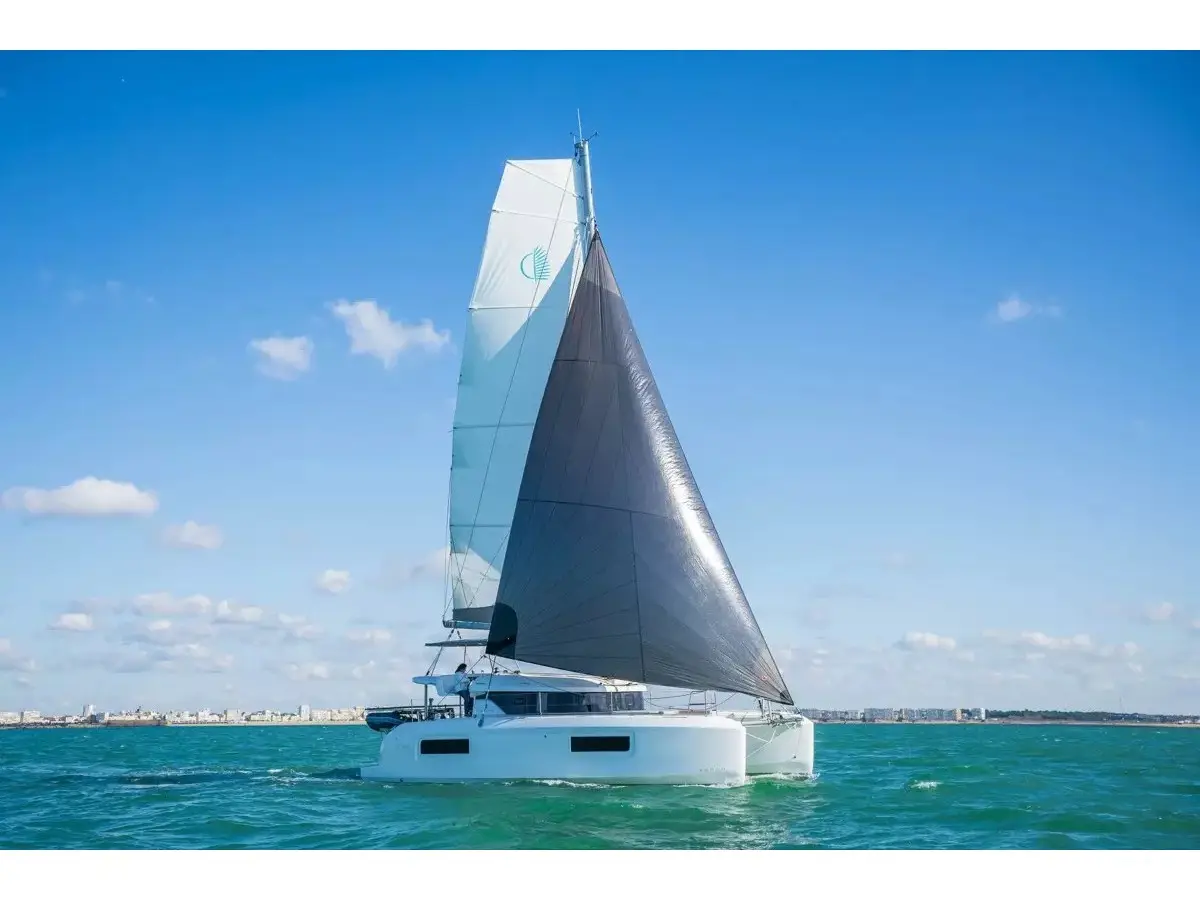 Blue Willi, Lagoon 38