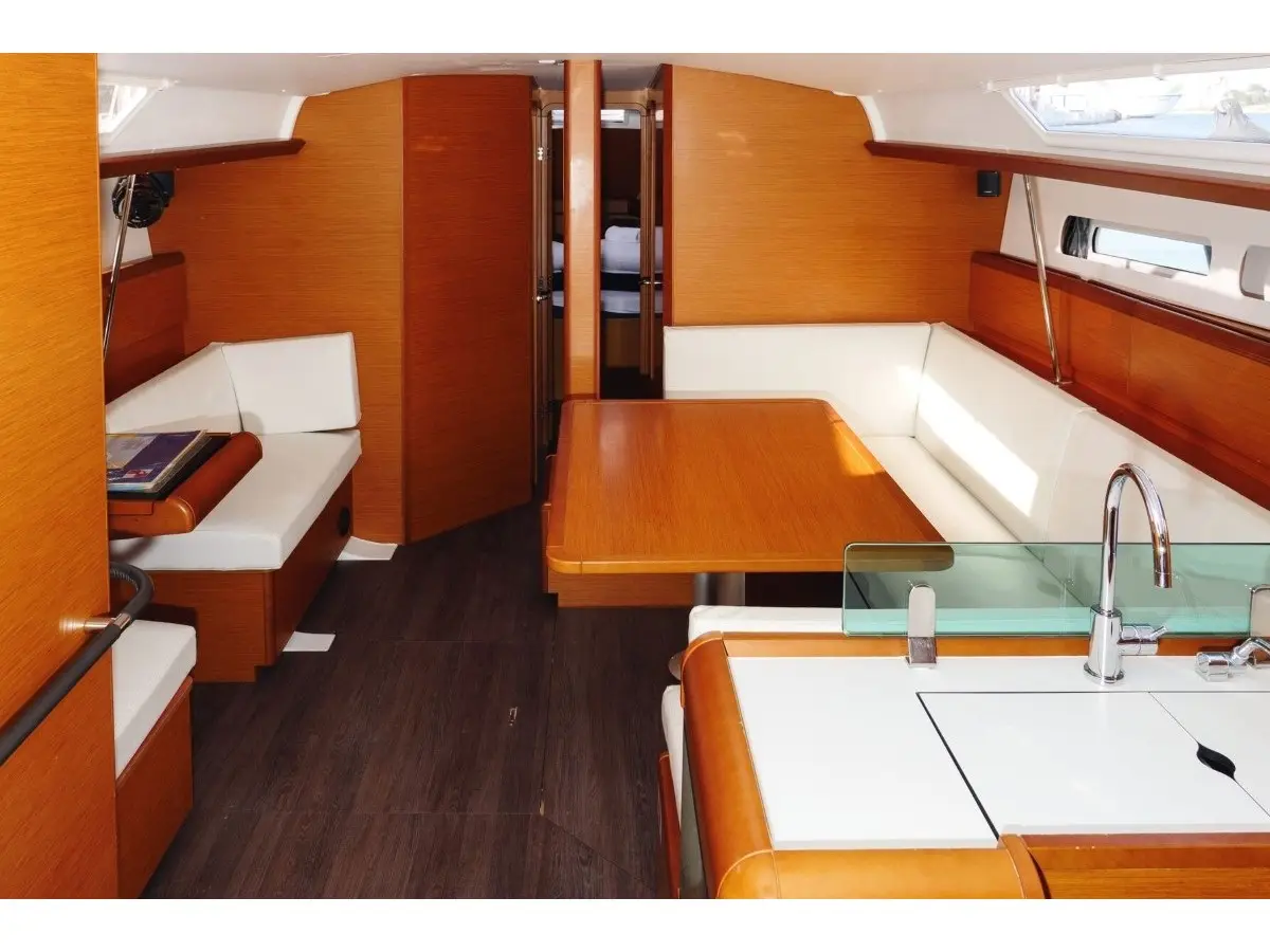 TORTUGA, Interior image
