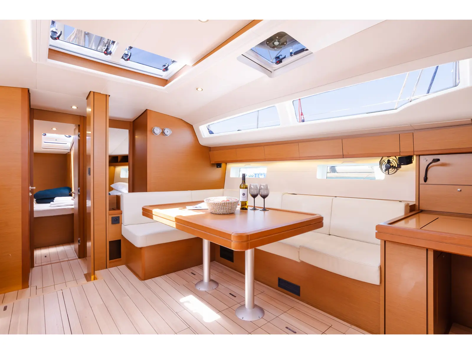 PANAYIOTIS K, Interior image