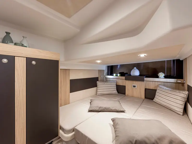 Medusa, Interior image