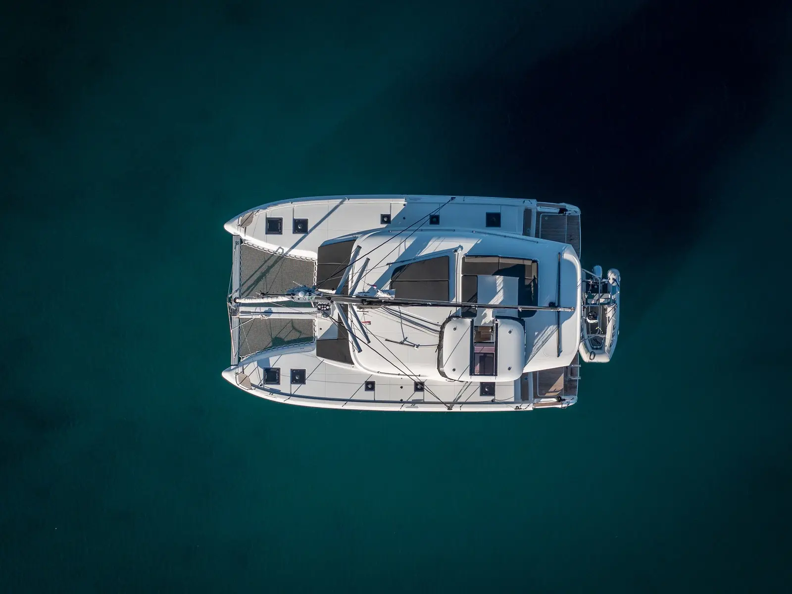 Dona, Main image