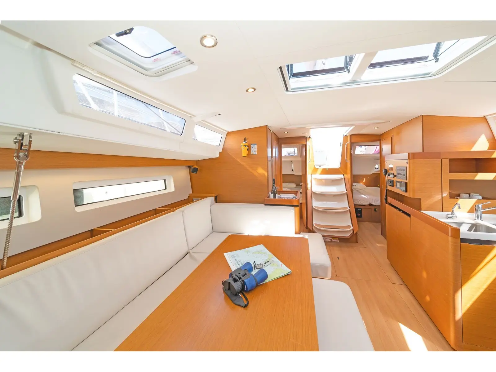 BELLATRIX, Interior image