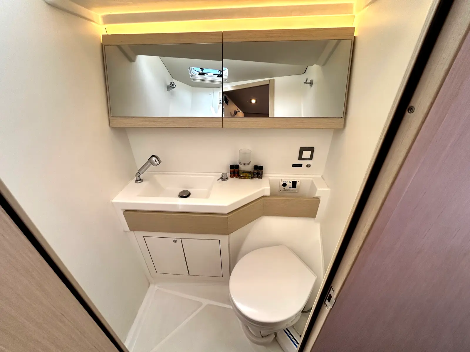 Capriccio (Refit 2025 - A/C - Generator - Electric Heads), foto 10