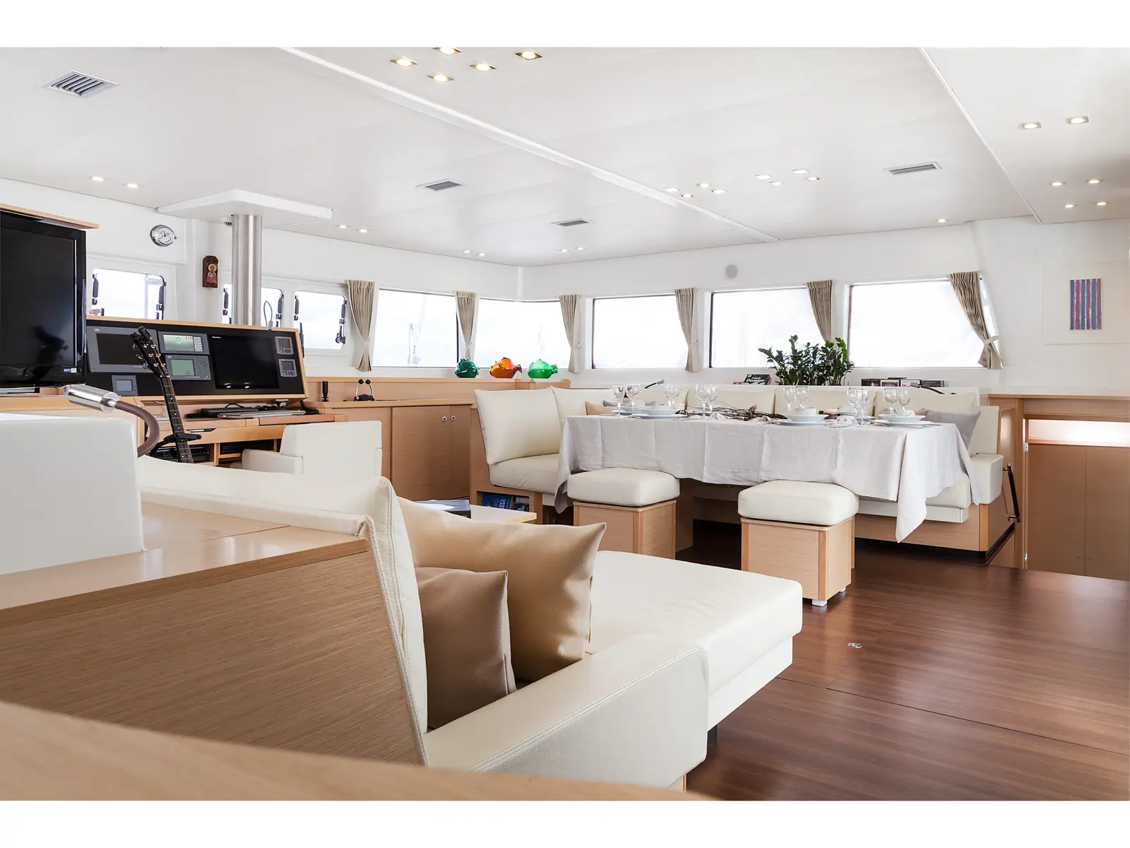 NOVA, Interior image