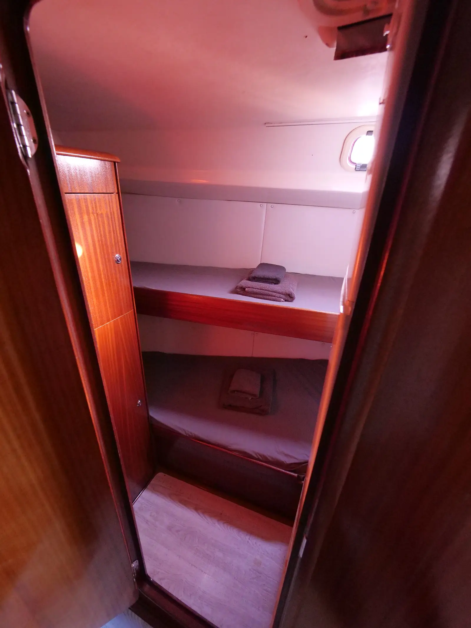 Velero, photograph 16