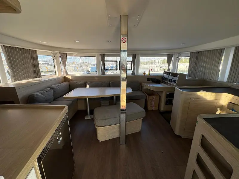 FREE SPIRIT, Interior image