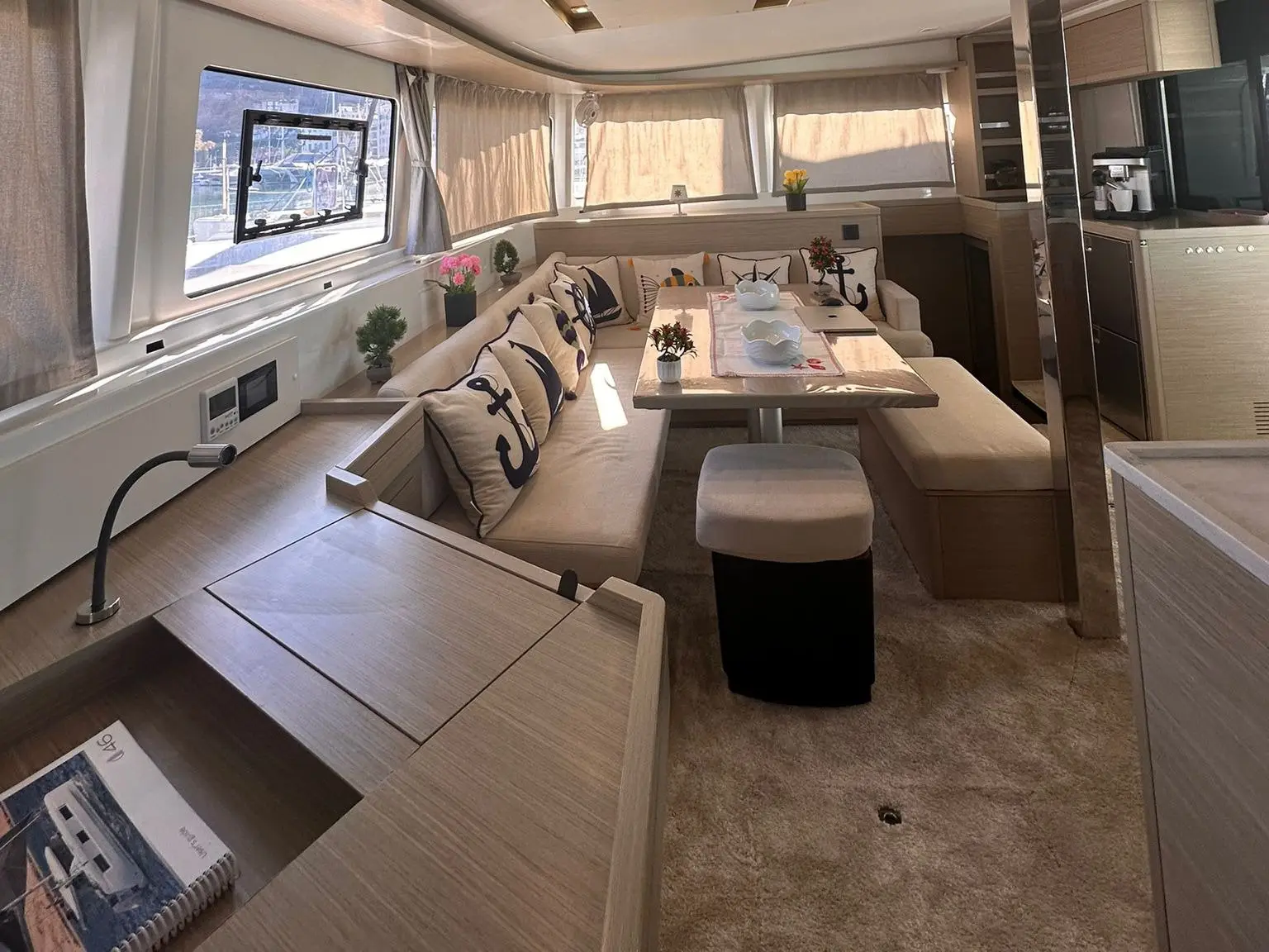 Miber Andromeda, Interior image