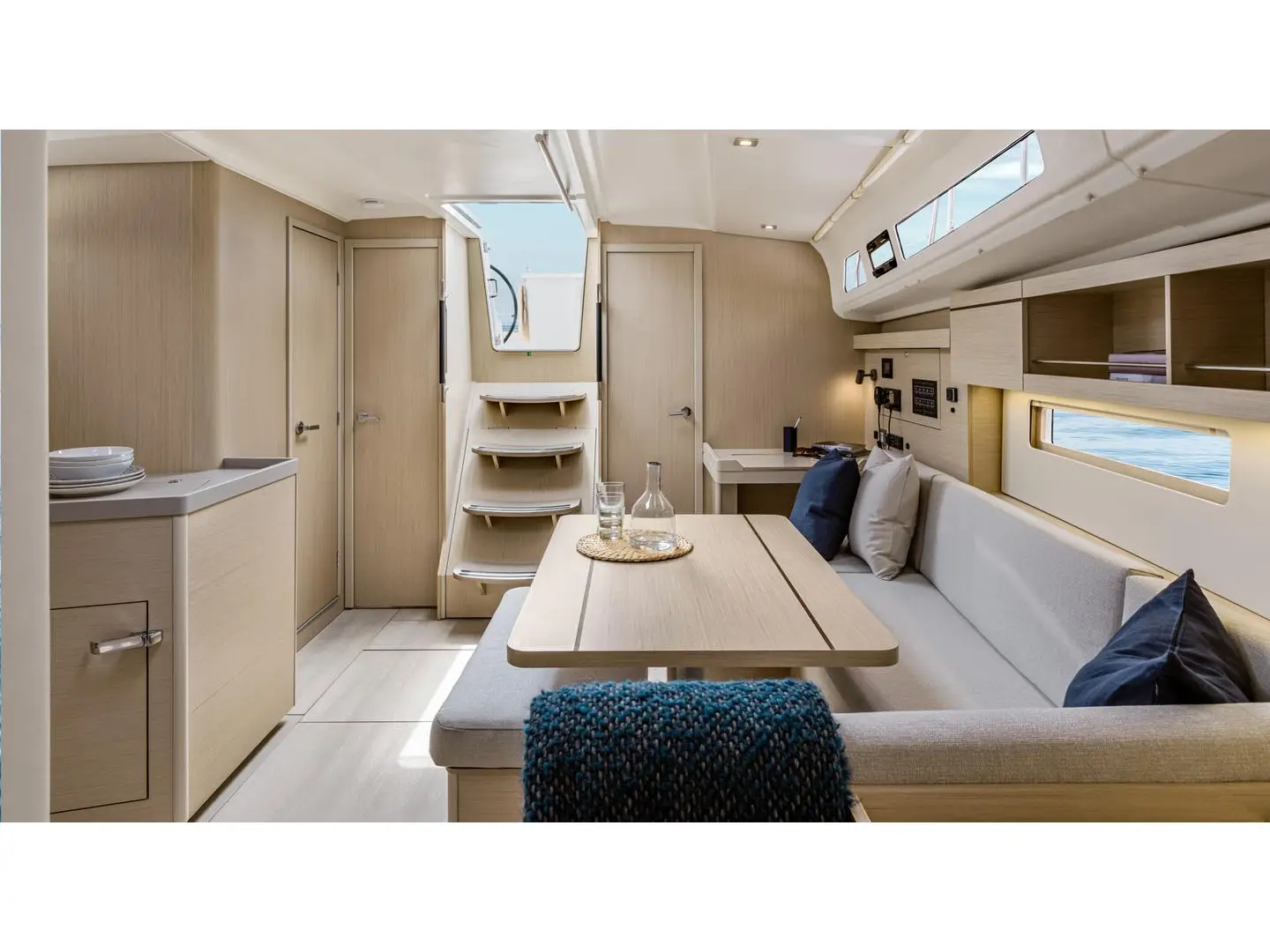 ALBATROSS, Interior image