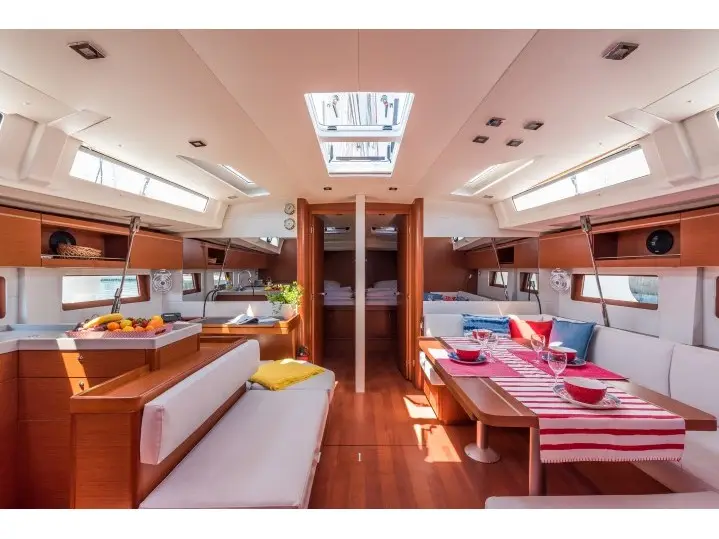 True Wind, Interior image