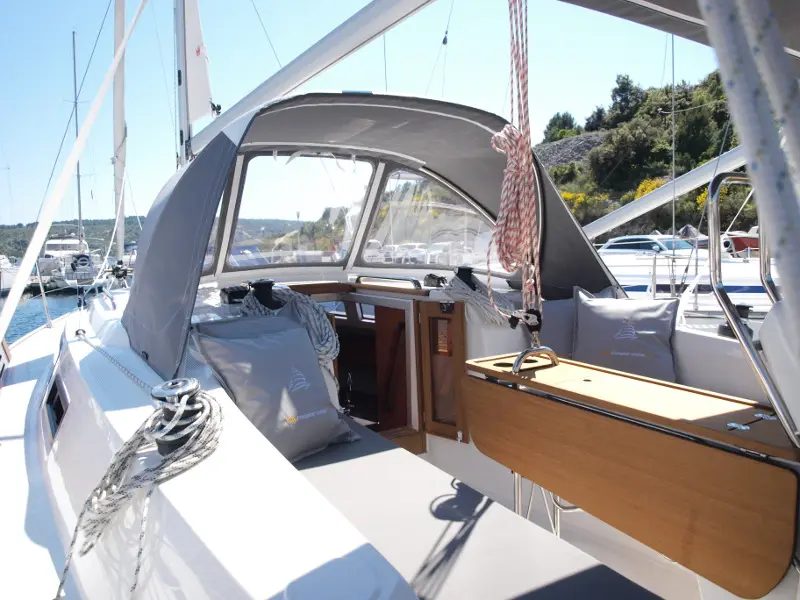Sea Lion, exterior