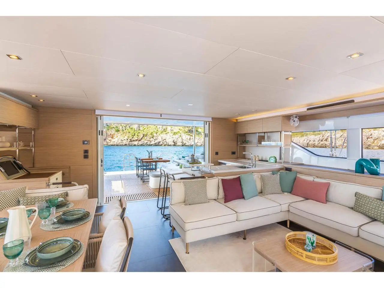 SAILUXE - Pac-one, Interior image