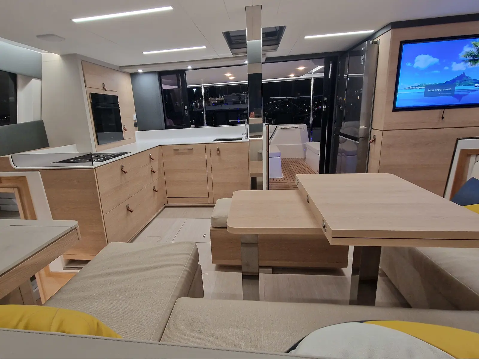 Premium +, Interior image