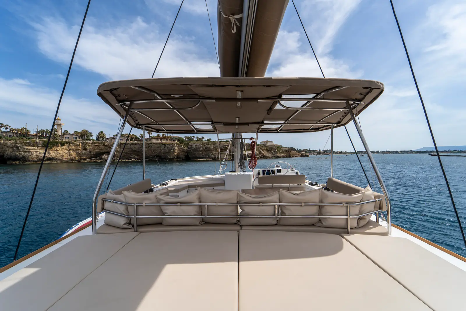 Elena, Flybridge