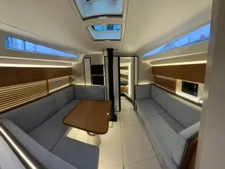 Black Pearl, Interior image