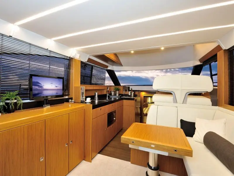 Zanngi, Interior image