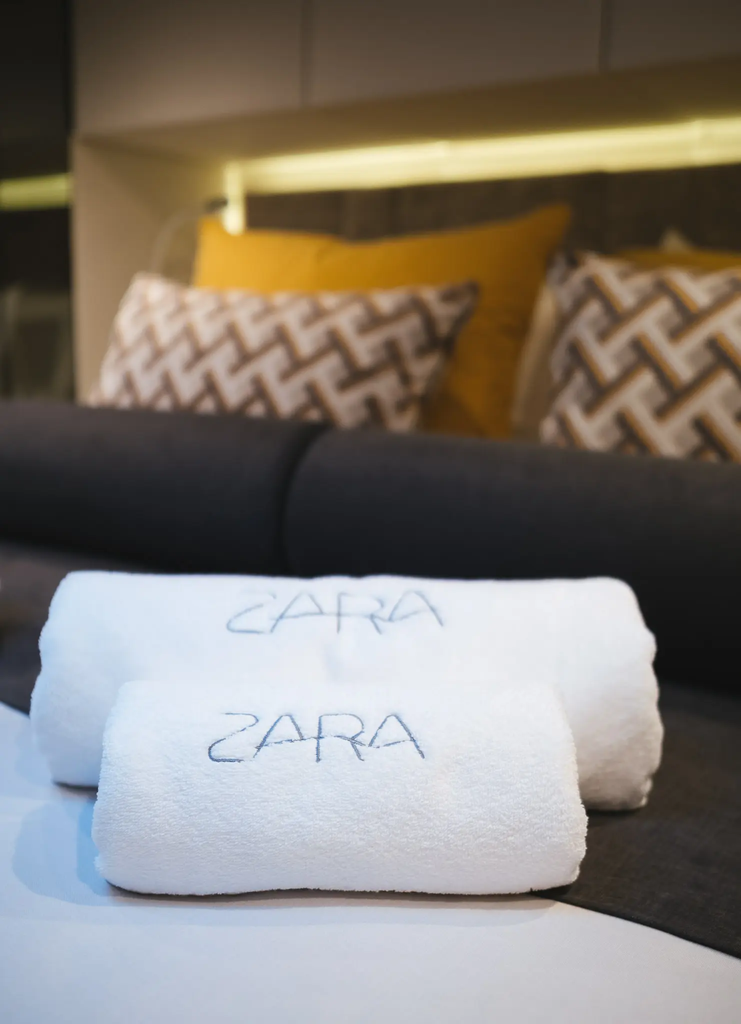 ZARA, photograph 35