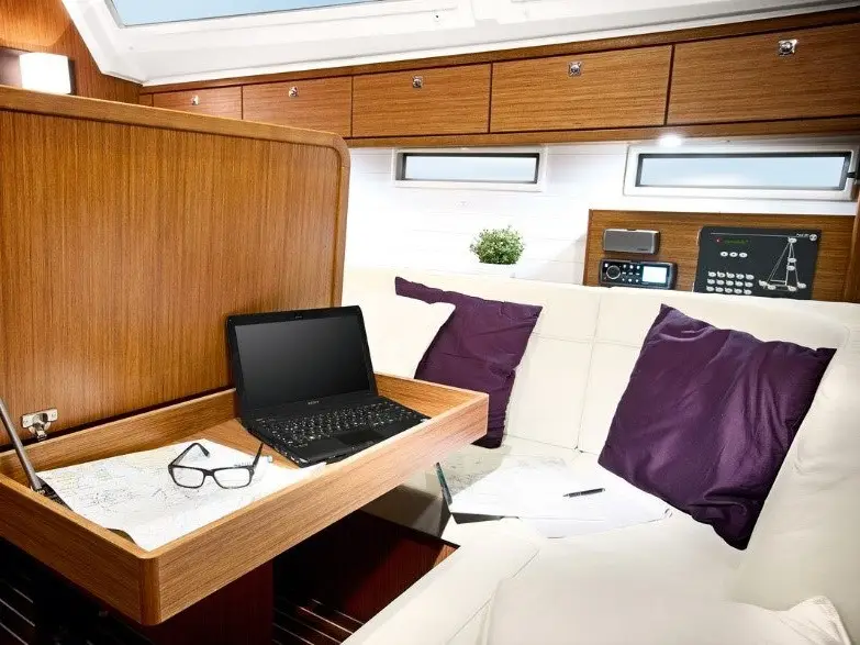 Miber Summerbird, Interior image