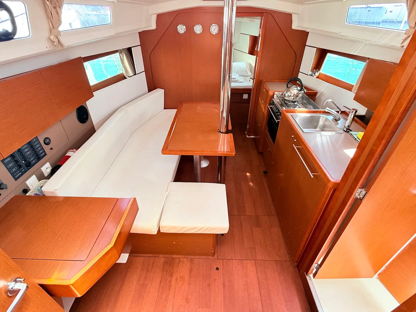Vendy, Interior image
