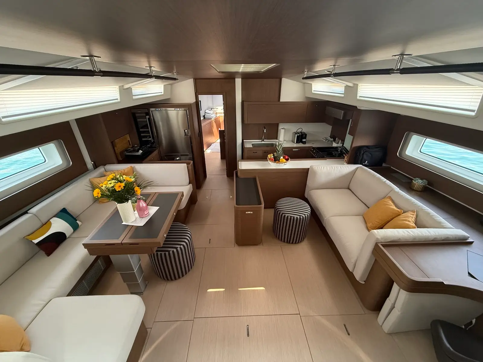 Scorpio III, Interior image