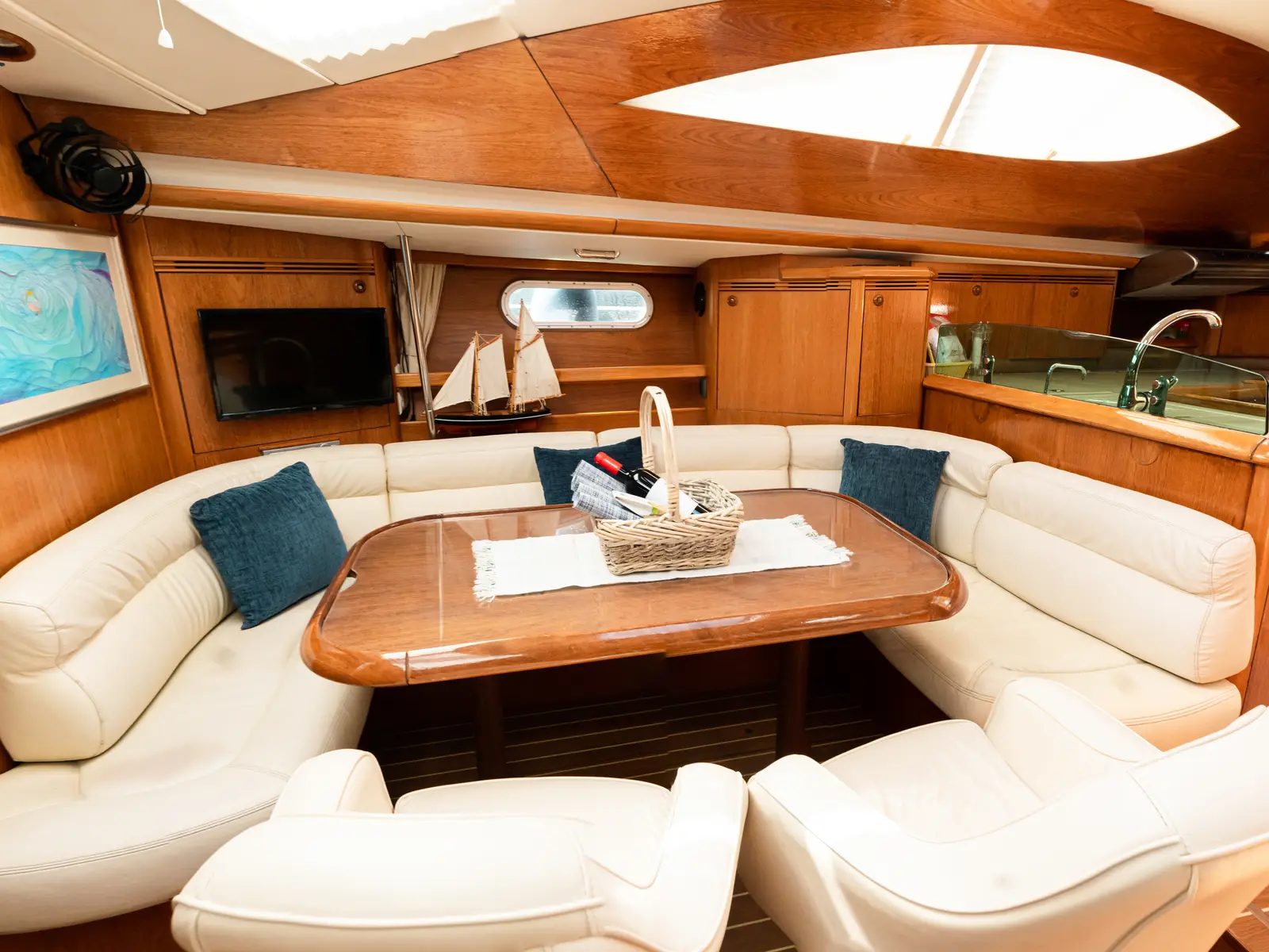 Classic, Interior image