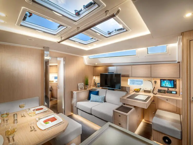 Vela , Interior image