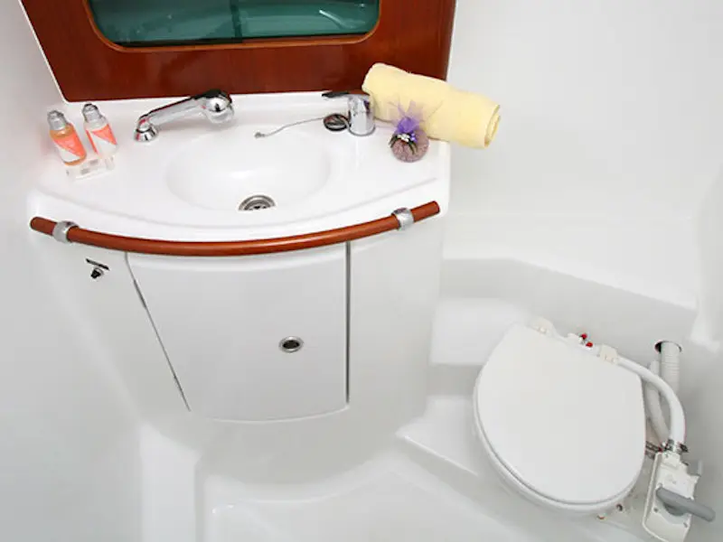 Martha, Bathroom