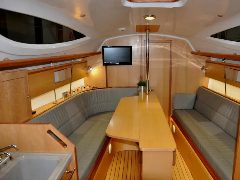 ANDROS, Interior image