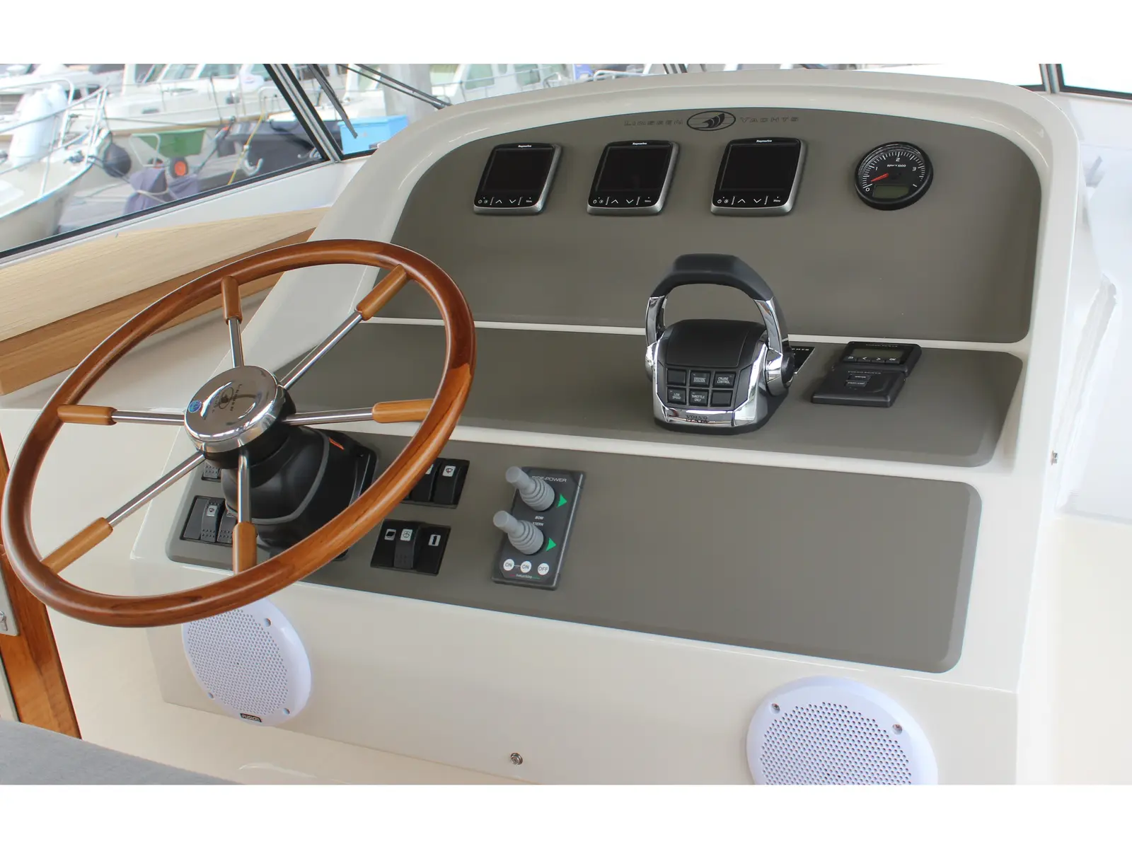 Katharina, Interior image