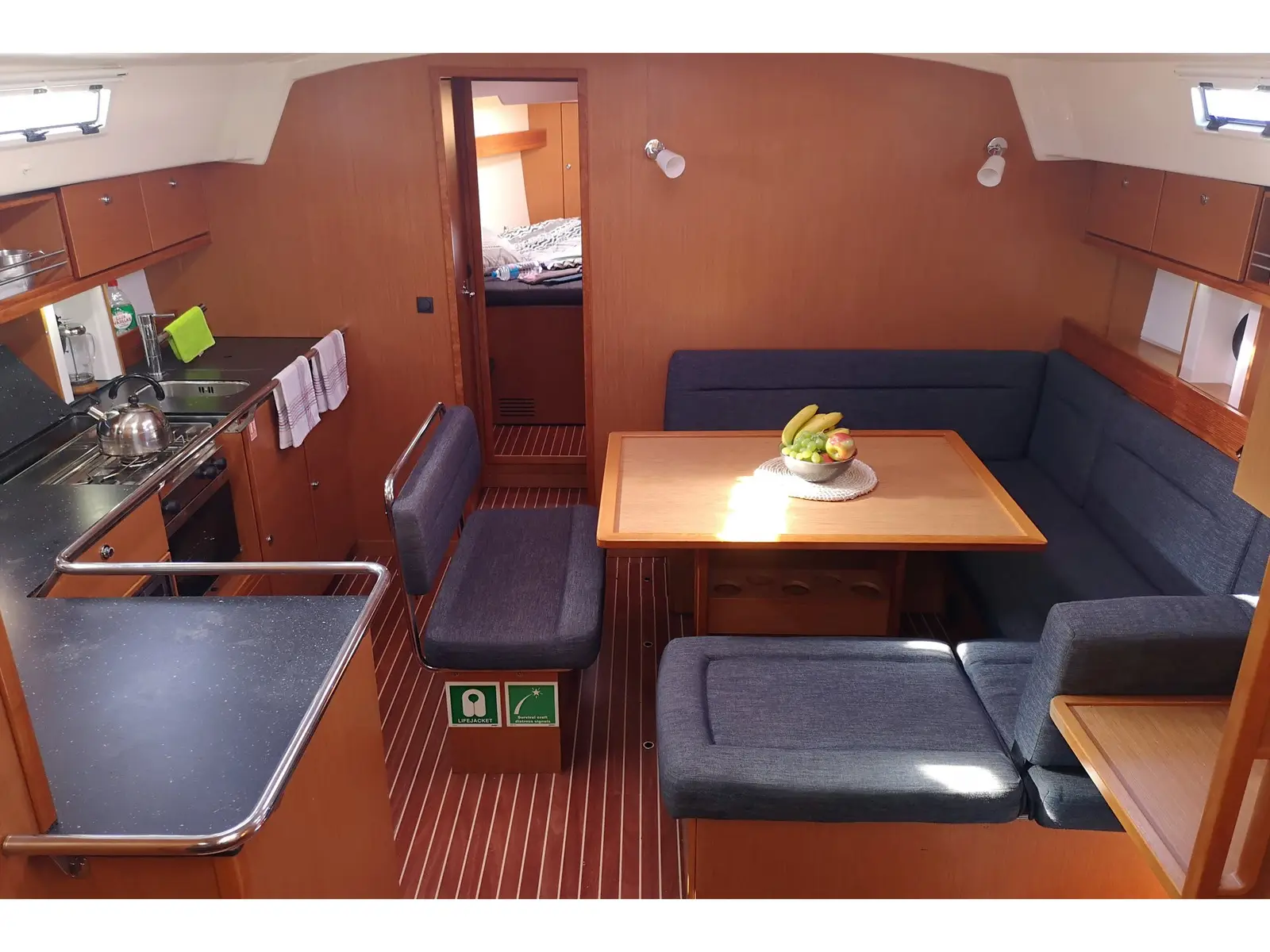 Eva, Interior image