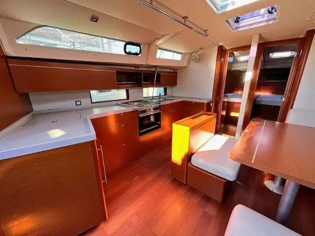 Ostria, Interior image