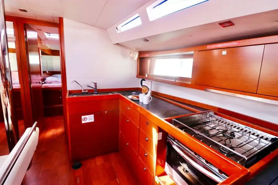 Oceanis 48 Classic, photograph 5
