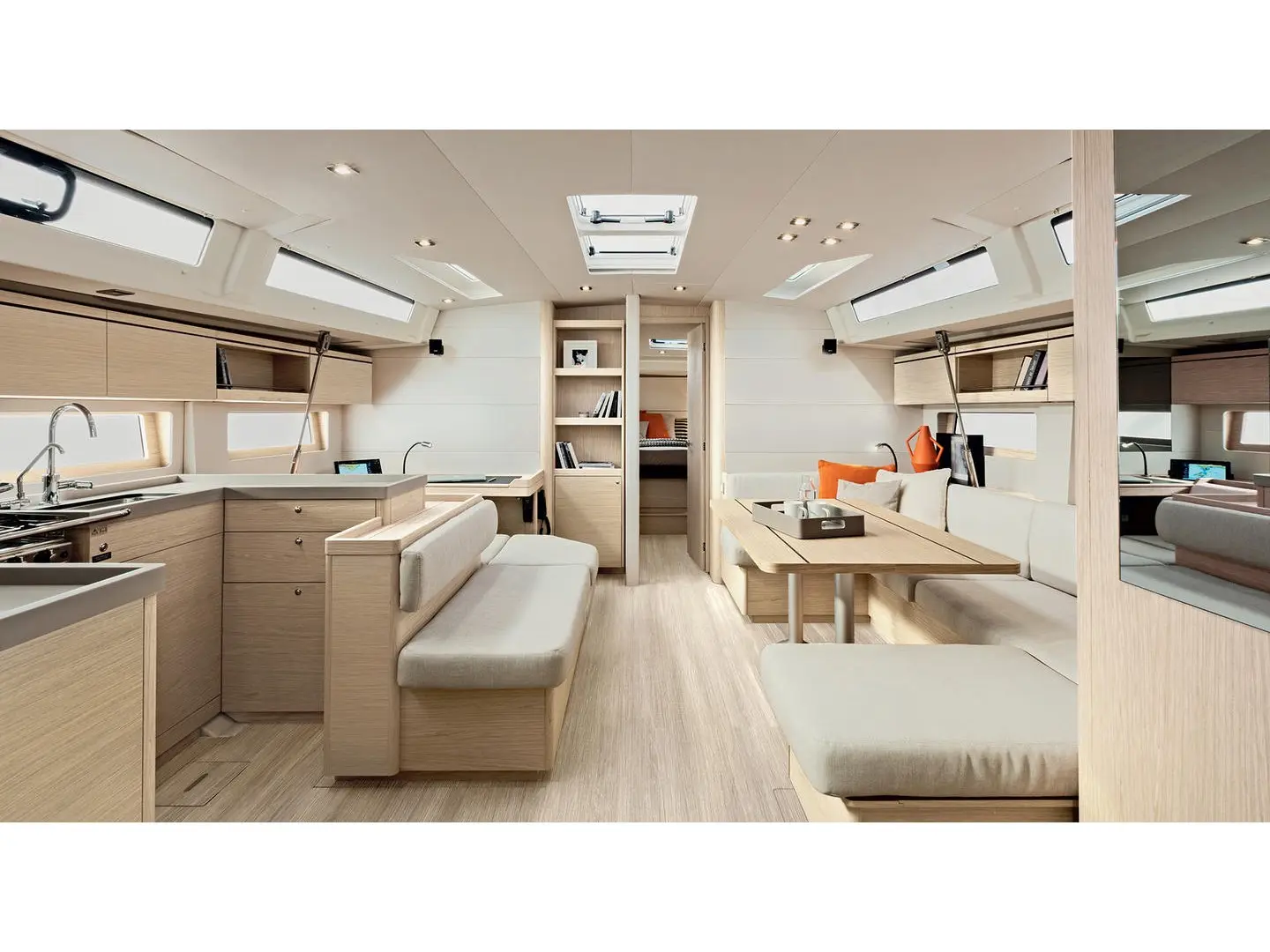 Aquaris, Interior image
