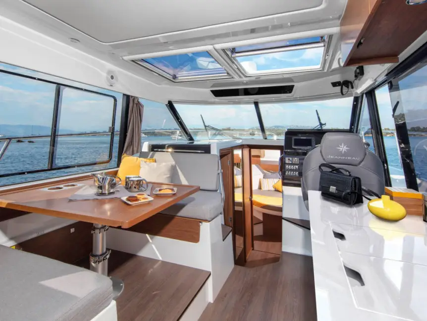 Dusar, Interior image