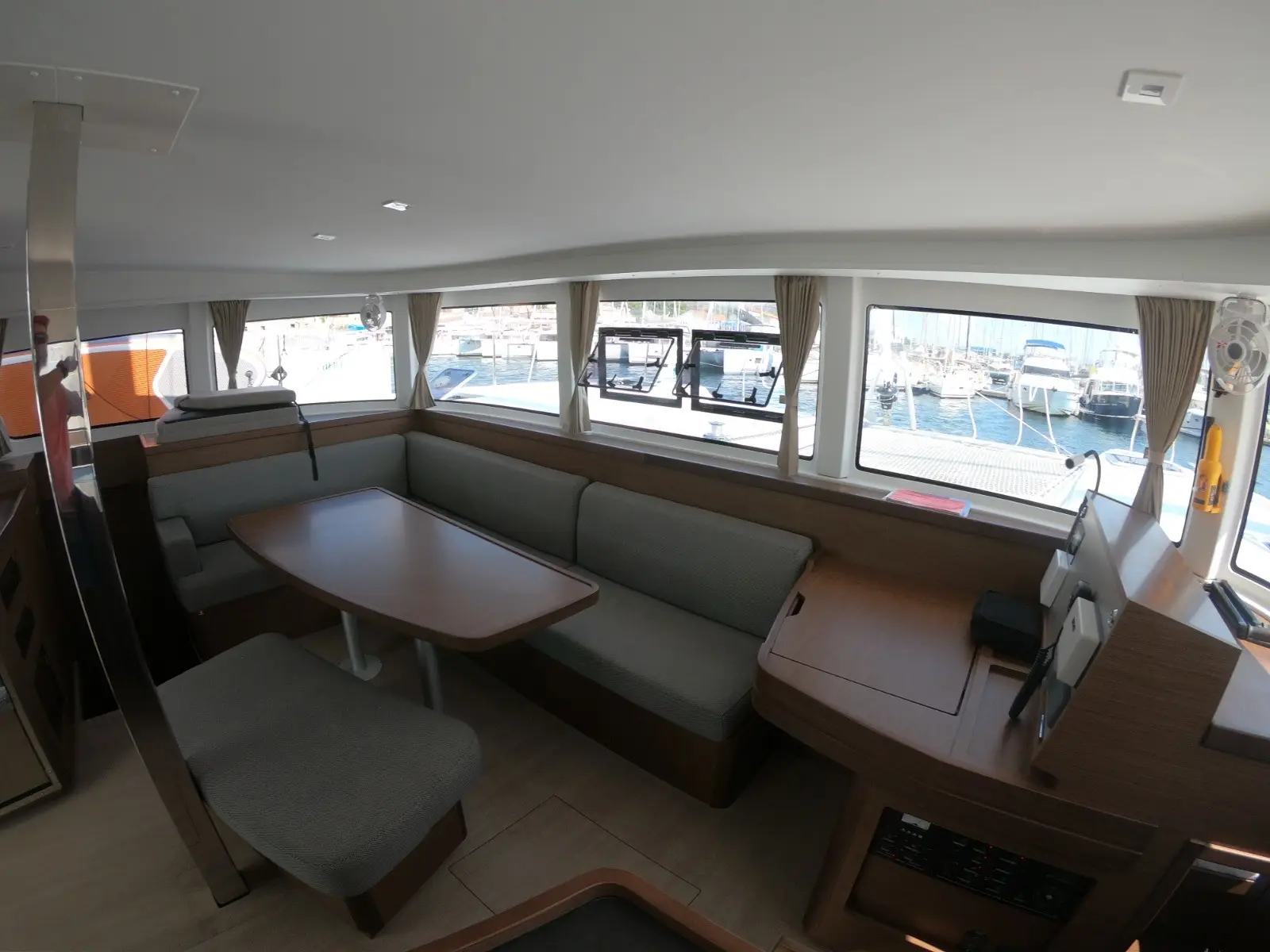 Wind Desire, Interior image