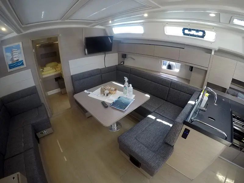 Podatok Too, Hanse 458