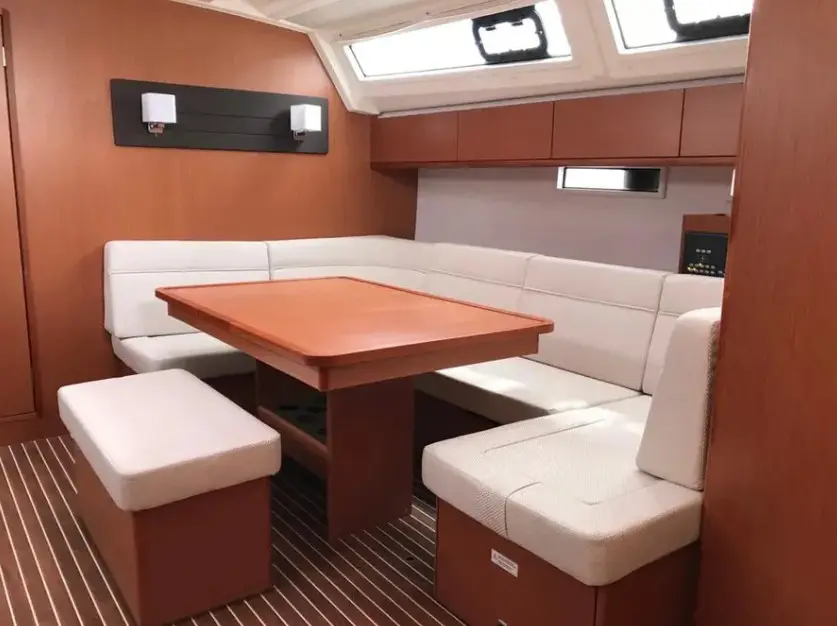 Sea Wonder II, Interior image