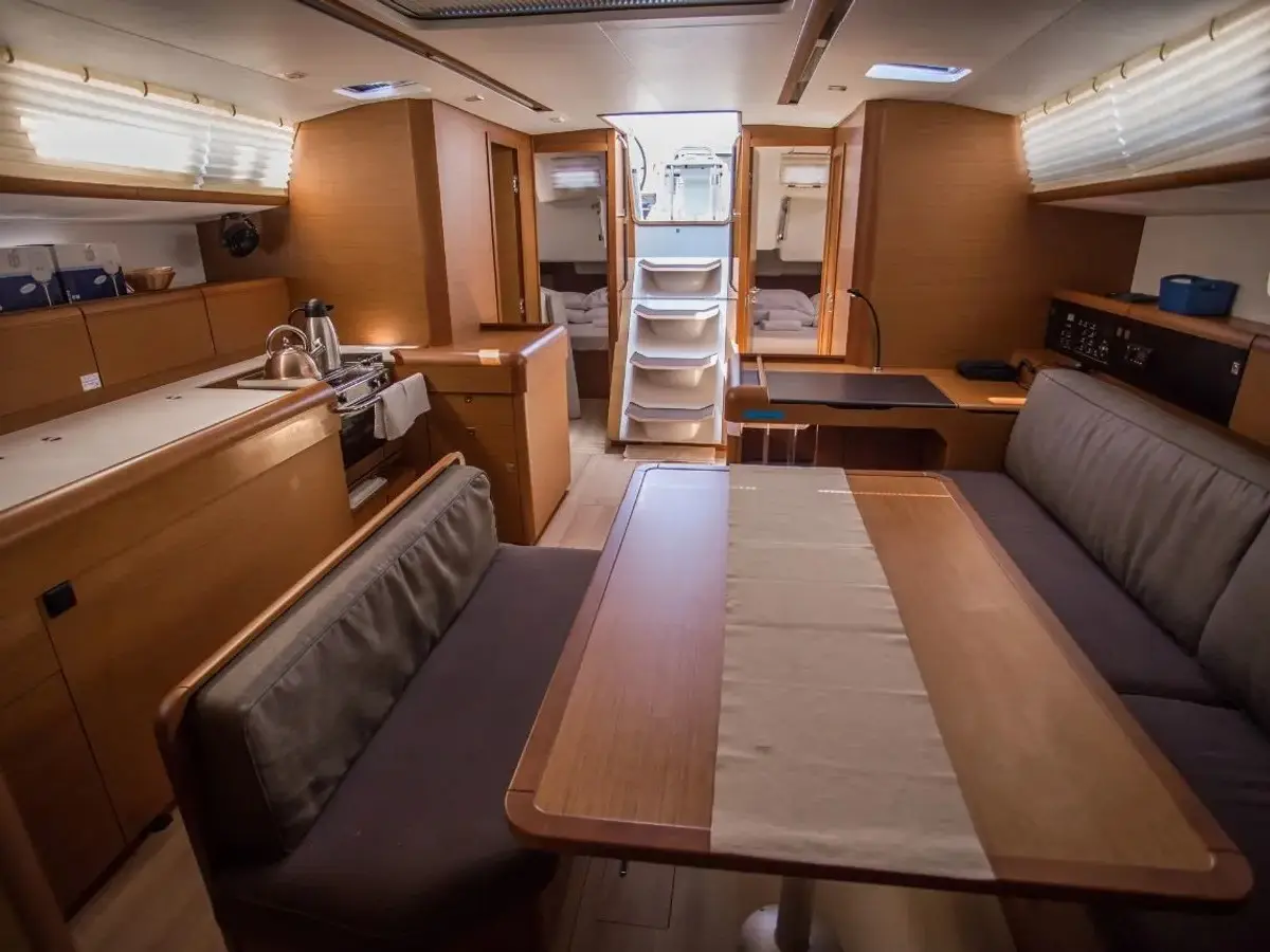 Freyja, Interior image