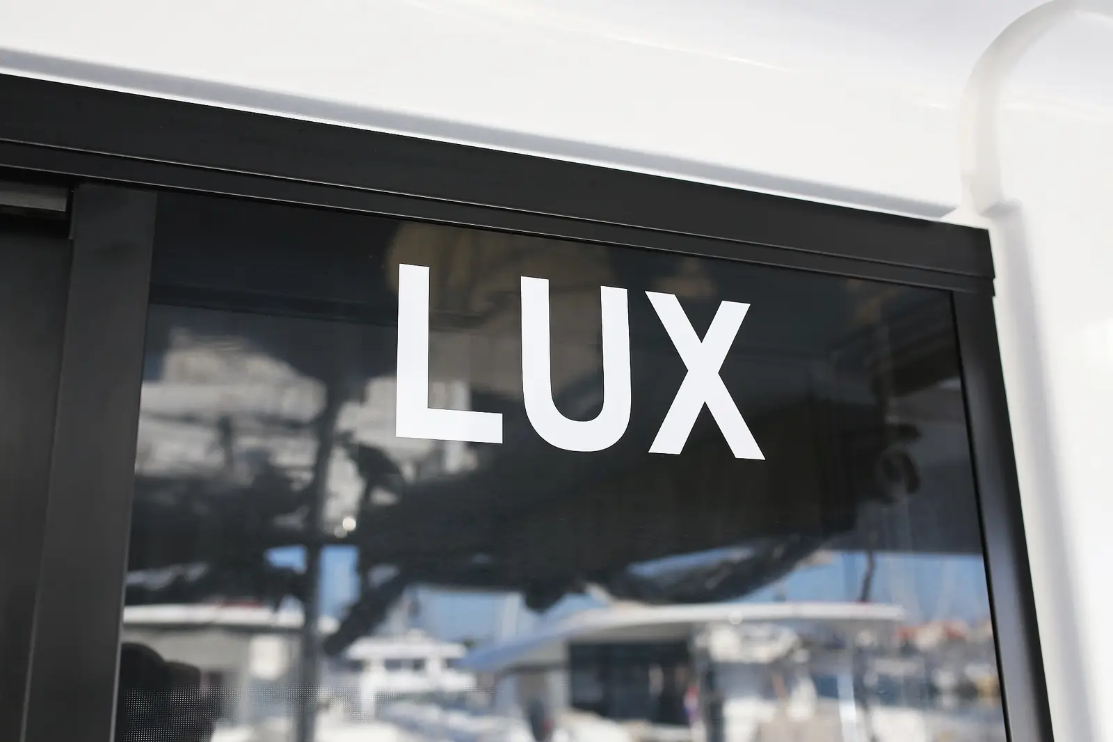 LUX, photograph 30