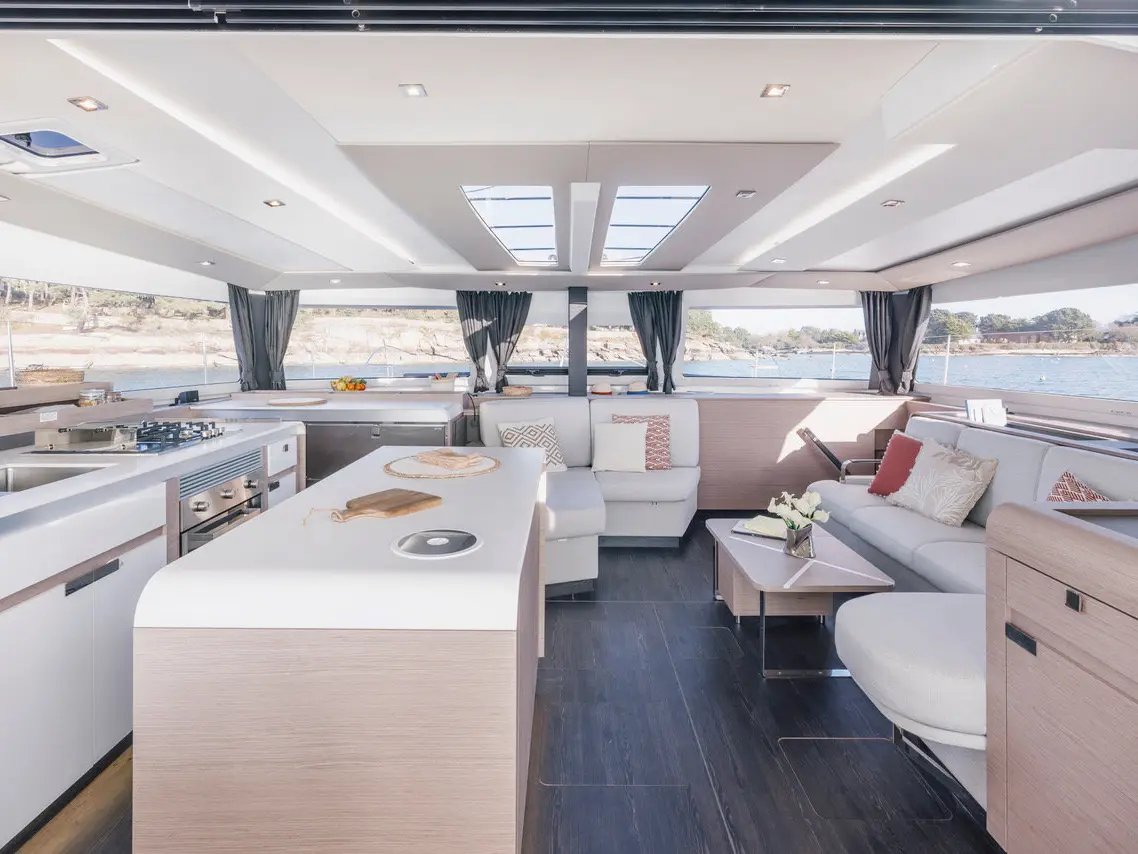 Premium +, Interior image
