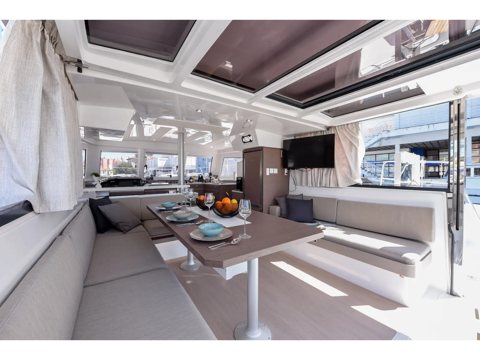 FUX 4 Sail - AC + GENERATOR, Interior image