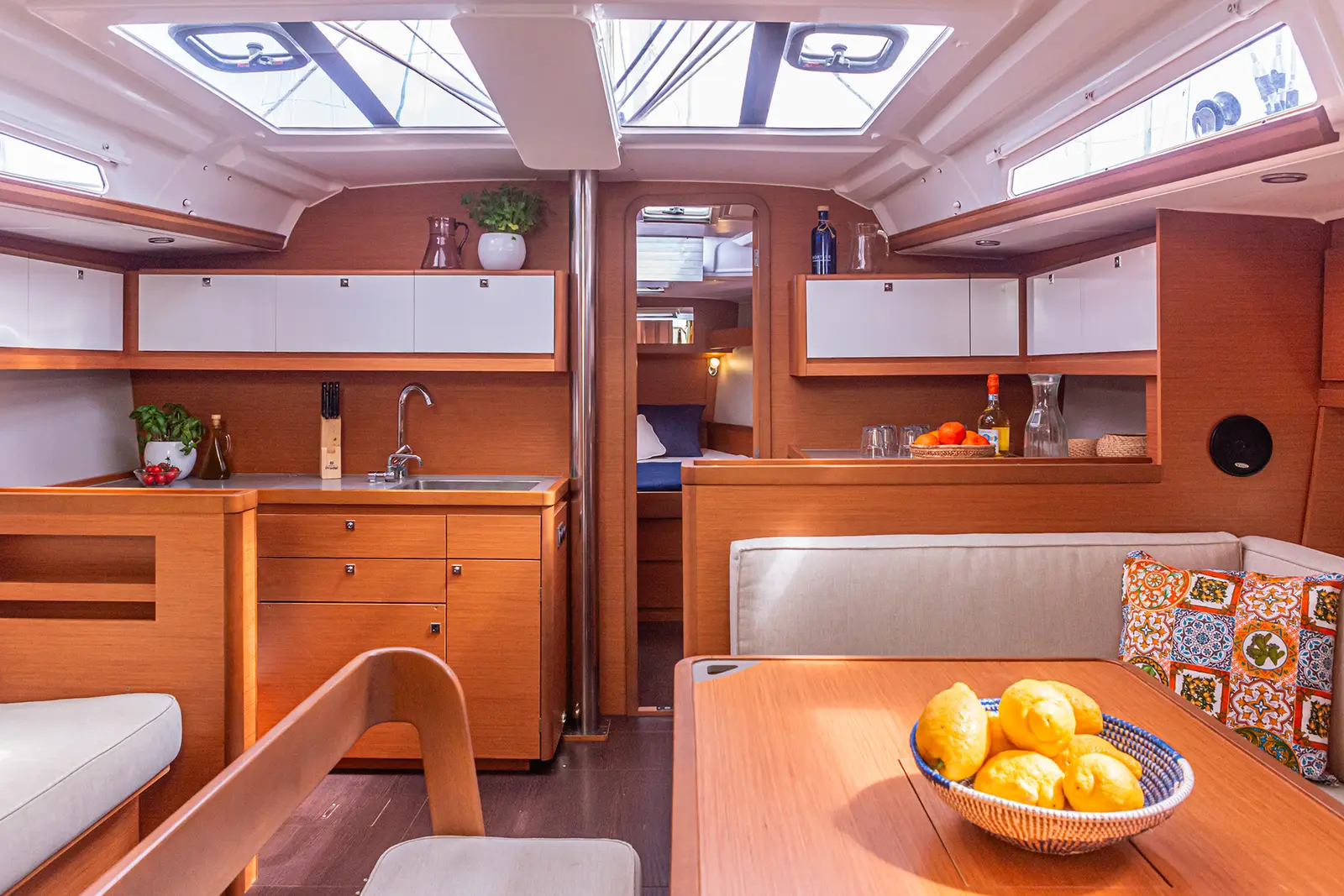 Si Può Fare, Interior image