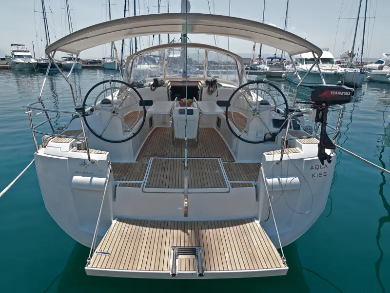 Aqua Kiss , exterior