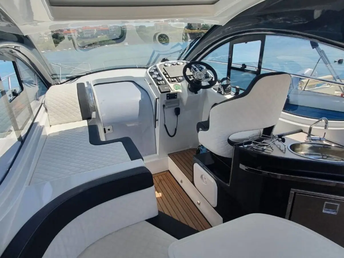 Aero, Interior image